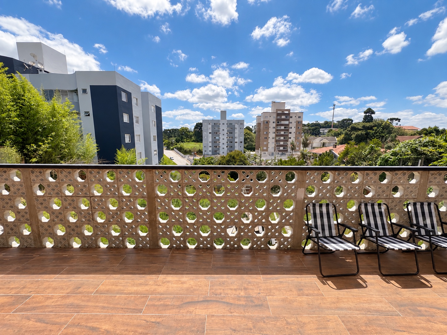 Varanda e vista da vizinhança